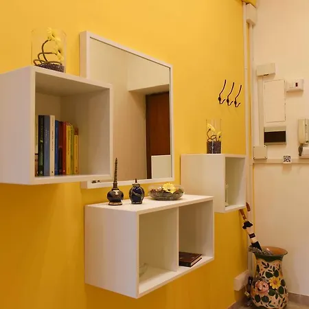 Giallo Vaticano Tatil Evi Roma