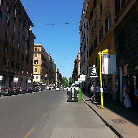 Tatil Evi Giallo Vaticano